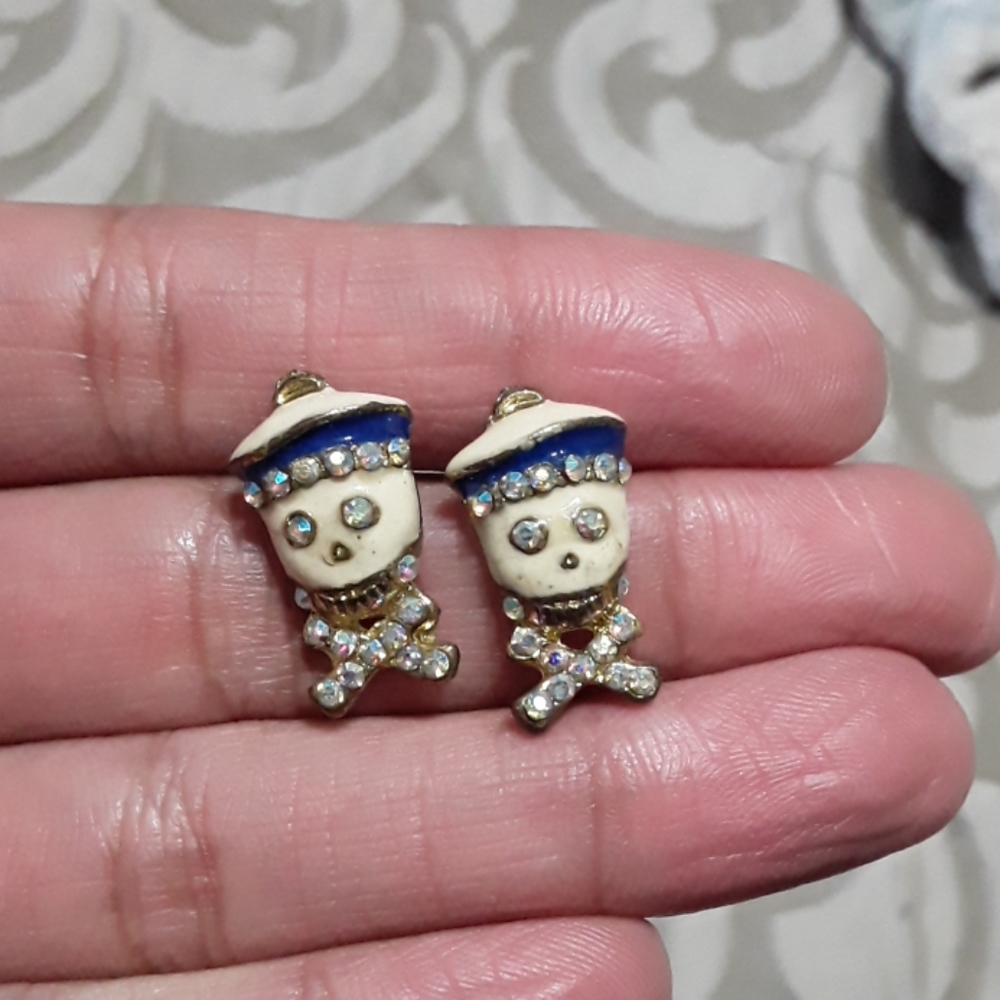 Skull earrings